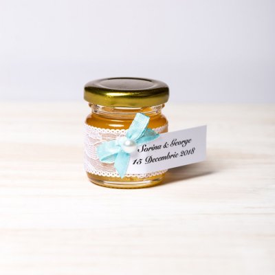 Marturii botez borcanele miere dantela alba si fundita bleu