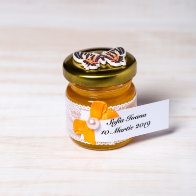 Marturii borcanele miere nunta dantela alba, fundita portocalie si fluture