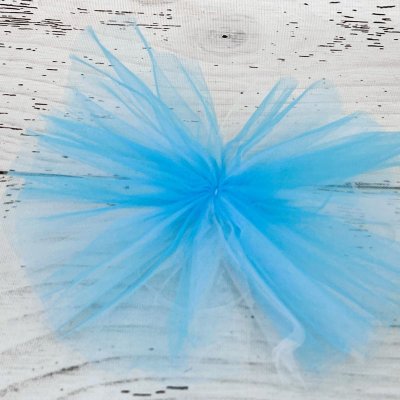 Decor masini nunta din tulle turcoaz