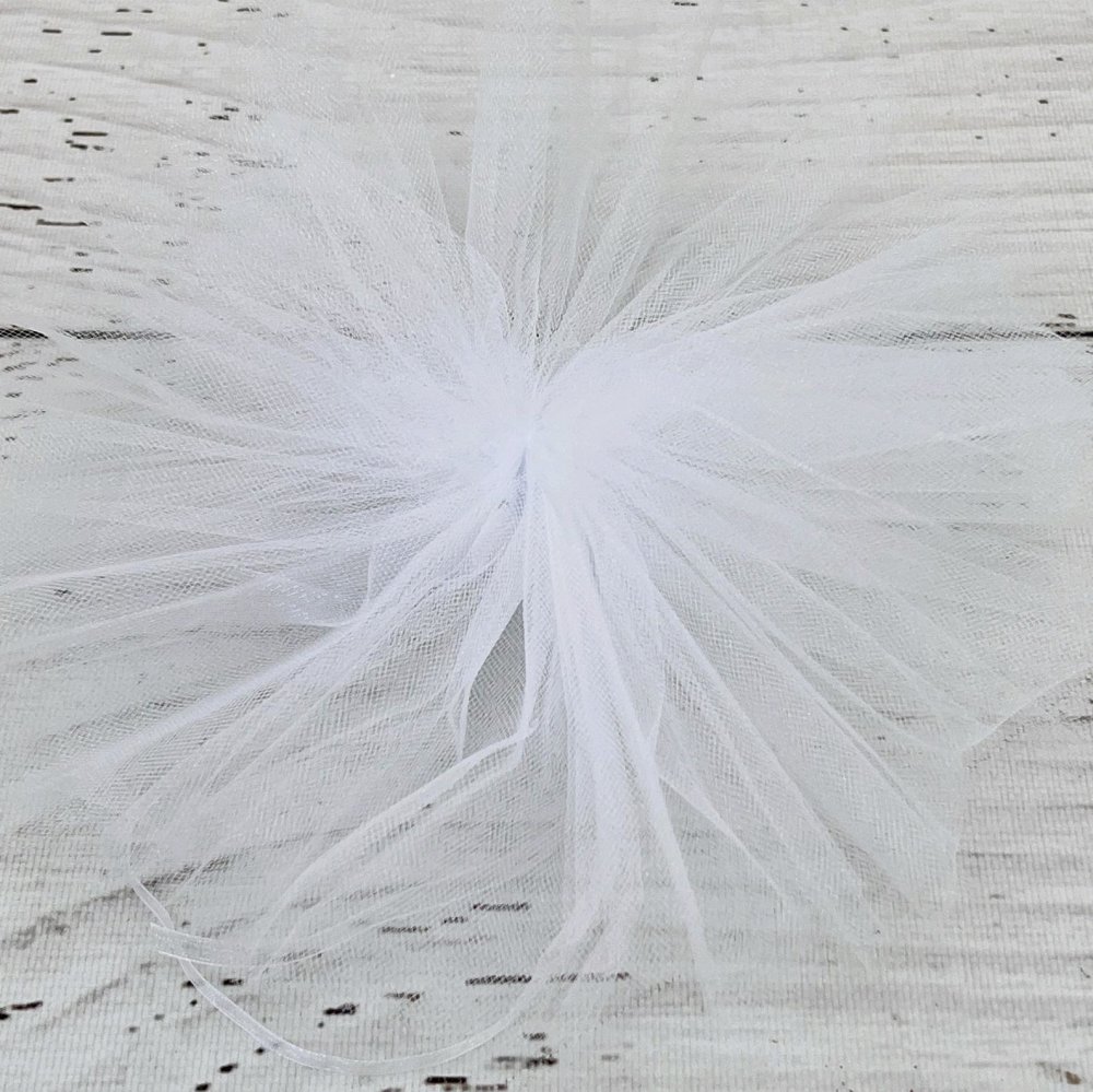 Decor masini nunta din tulle alb
