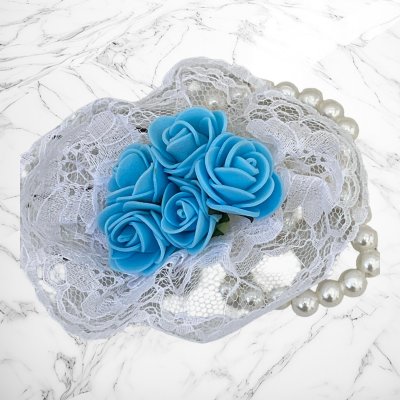Corsaj margele buchet trandafiri bleu si dantela