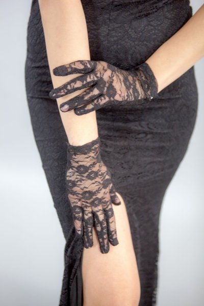 Manusi scurte dantela neagra