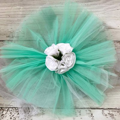 Decor masina nunta tulle si trandafiri verde menta