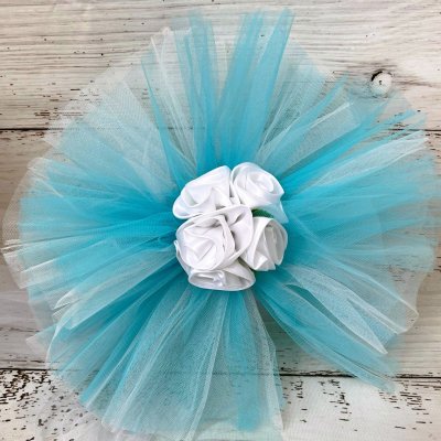 Decor masina nunta tulle si trandafiri turcoaz