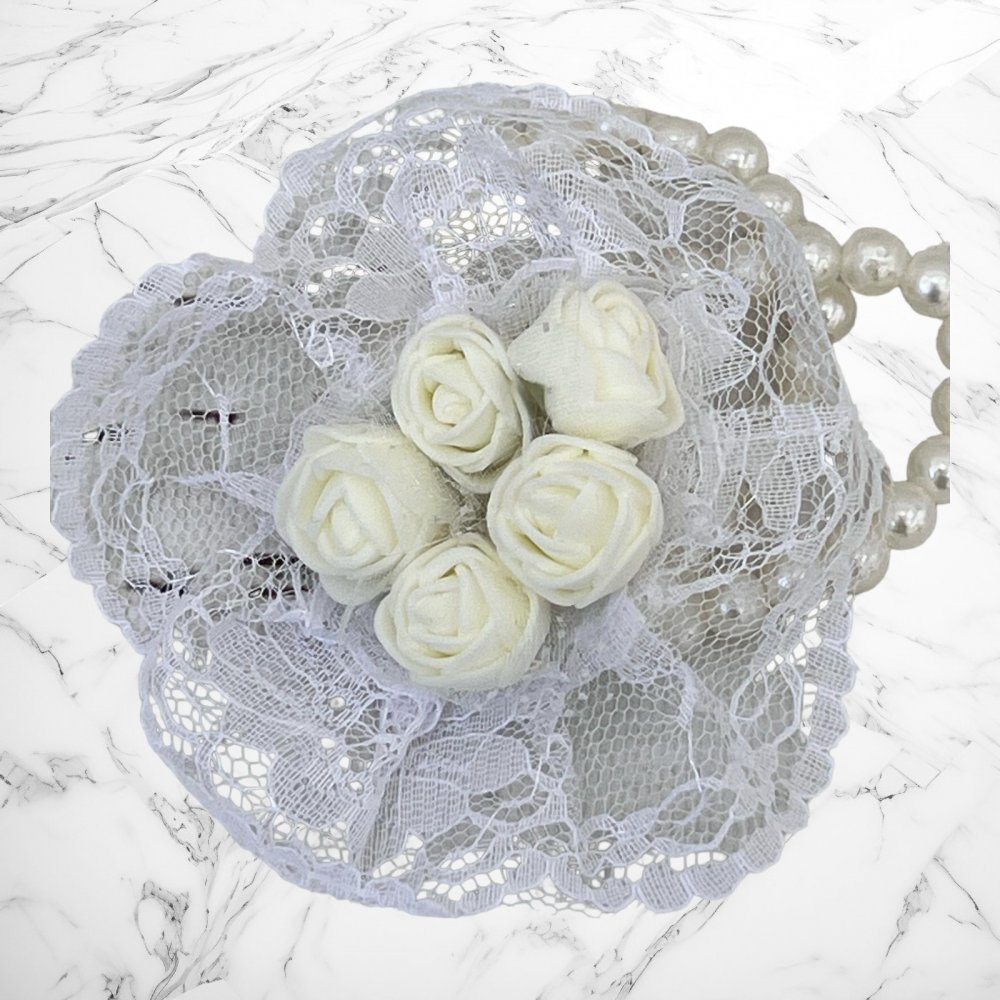 Corsaj margele buchet trandafiri albi si dantela