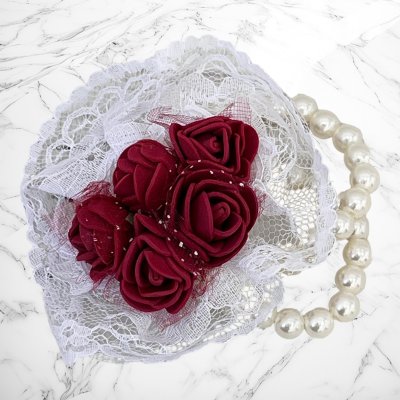 Corsaj margele buchet trandafiri grena  si dantela