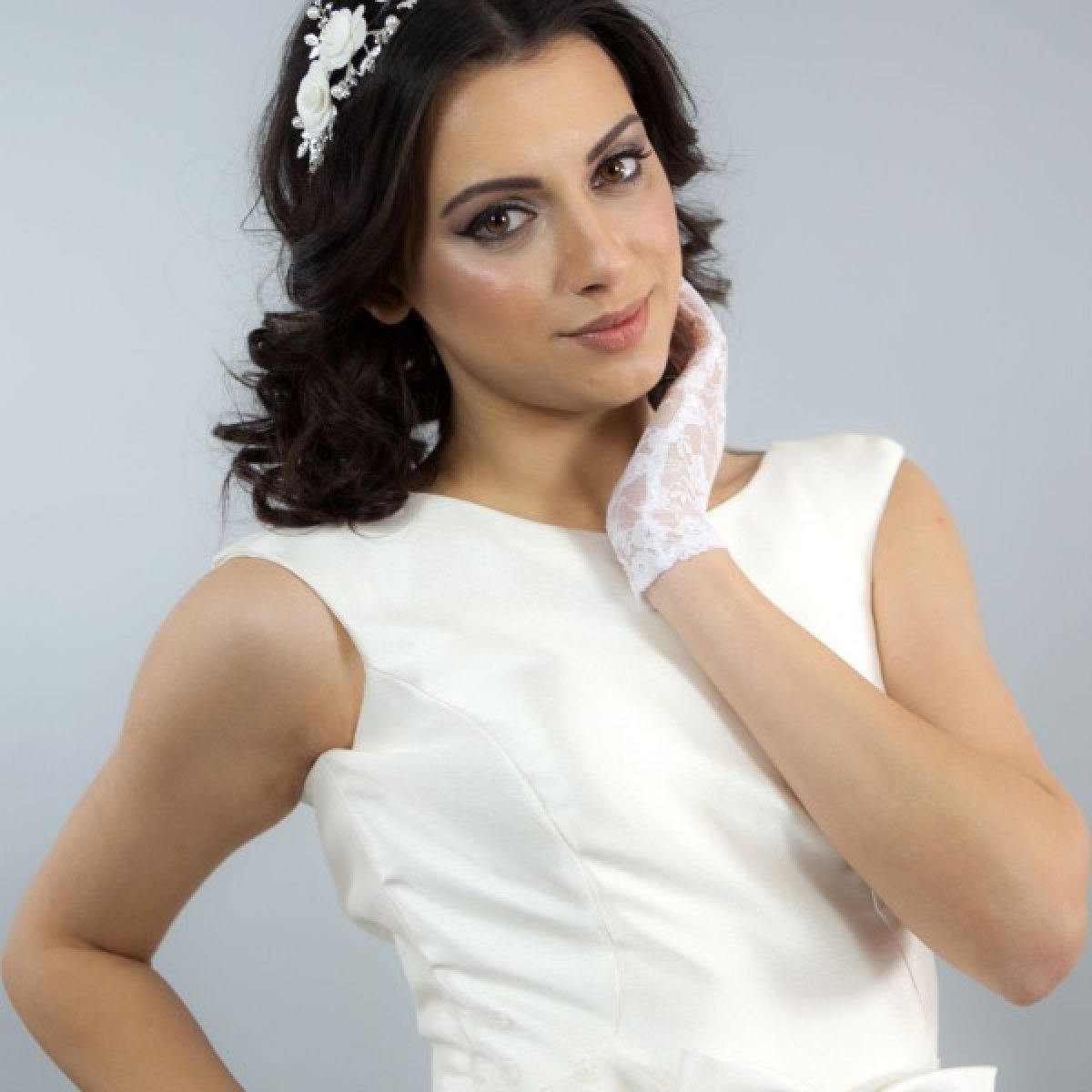 Mănușile de mireasă: eleganță in detalii - lungime, materiale și stiluri