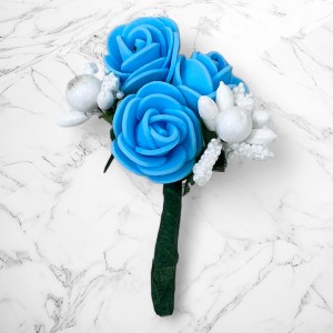Cocarde invitati nunta trandafiri albastru deschis