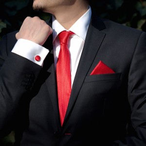 Set rosu cravata, batista si butoni camasa